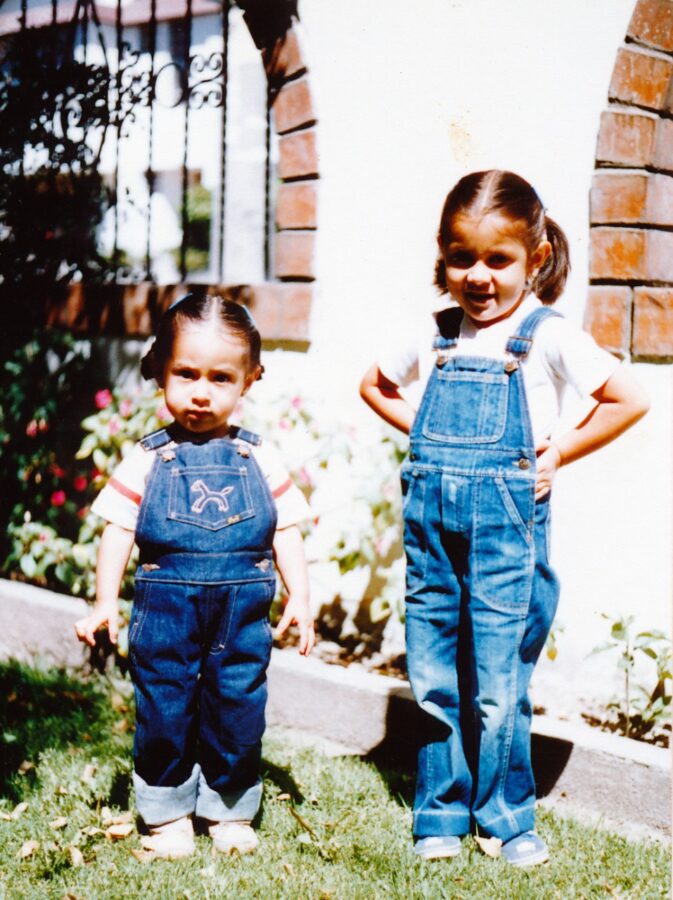 Foto con mi hermana en los ochenta. Niñas en los 80. 